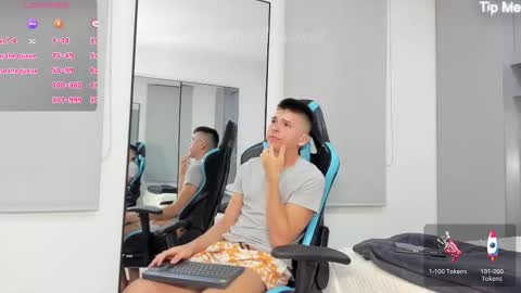 Snapshot of daddyrich4u chatting on October 15, 12:14 am daddyrich4u online show from October 15, 12:14 am