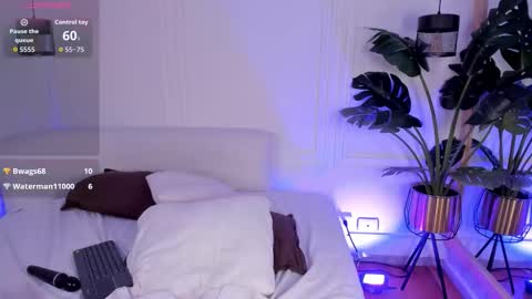 dafne_hillss online show from November 28, 4:03 pm