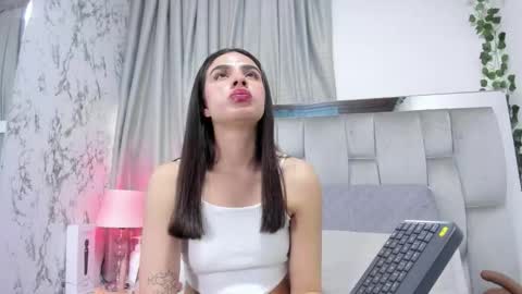 Snapshot of dafne_quenn chatting on September 18, 1:04 pm dafne_quenn online show from September 18, 1:04 pm