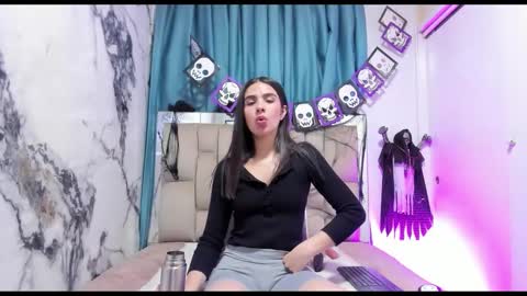 Snapshot of dafne_quenn chatting on October 22, 12:51 pm dafne_quenn online show from October 22, 12:51 pm