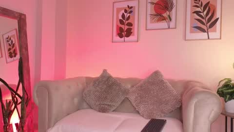 Dahiann Walcott online show from February 10, 8:12 pm