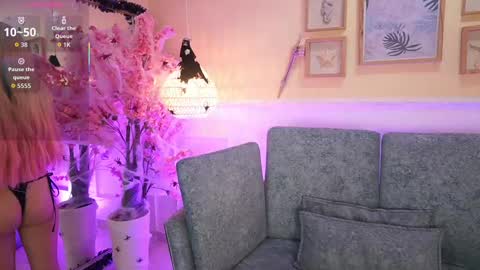 Dahlia Grey online show from October 9, 11:59 am