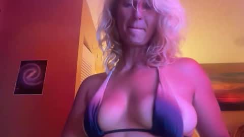 Daisy137 online show from May 1, 12:04 am
