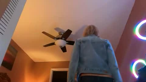 Daisy137 online show from December 14, 4:13 pm