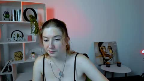 Snapshot of daisy_candy chatting on October 18, 10:47 pm Little Di online show from October 18, 10:47 pm