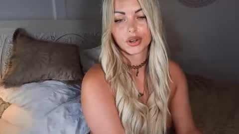 Daisy Dreams online show from June 8, 9:38 pm