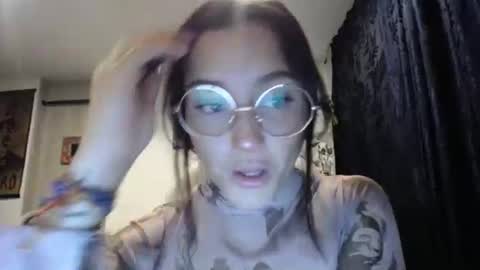 IG  dakotasofiaa online show from February 14, 1:34 am