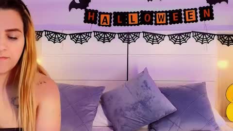 Dakota-Megan online show from October 29, 6:09 pm