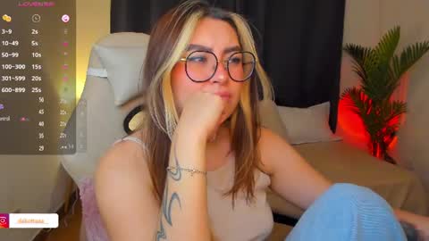 dakottaa__ online show from July 22, 12:24 am