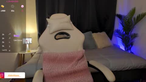 dakottaa__ online show from November 23, 12:30 am