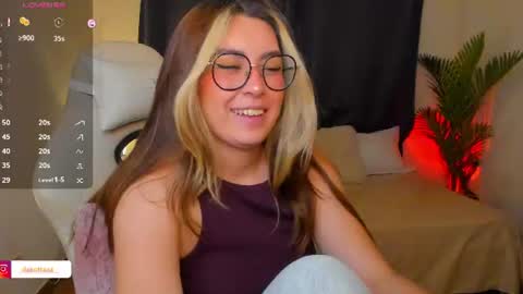 dakottaa__ online show from July 25, 2:20 am