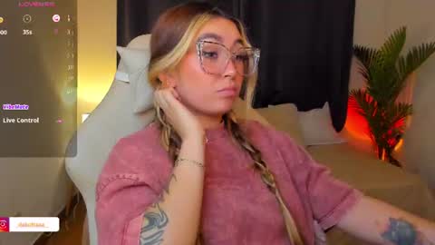 dakottaa__ online show from July 23, 1:58 am