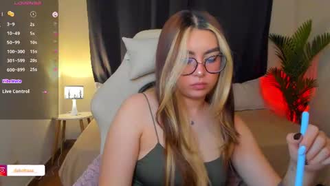 dakottaa__ online show from July 2, 12:52 am