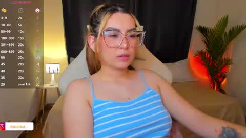 dakottaa__ online show from August 1, 1:18 am