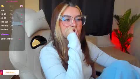 dakottaa__ online show from June 26, 1:33 am