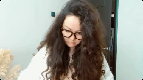 Snapshot of dalidayes chatting on September 20, 5:21 am Dali online show from September 20, 5:21 am