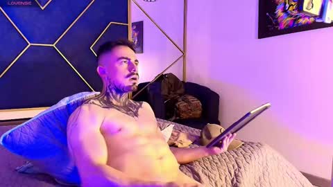 Dallas whitee online show from March 14, 11:09 pm