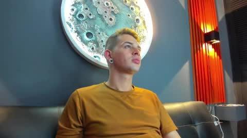 Damian Oliver online show from December 9, 3:29 am