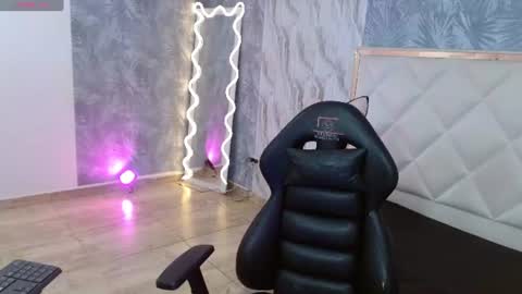 damian_tay1 online show from July 19, 11:57 am