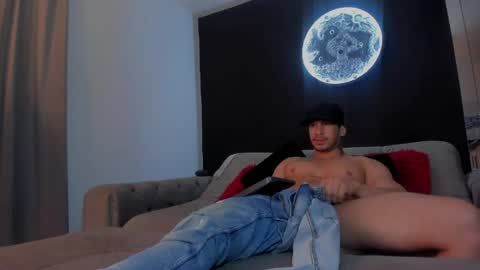 INSTAGRAM  DAMMIANMILLEROFICIAL online show from April 18, 4:14 am