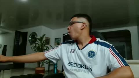 damyan_2003 online show from April 2, 3:25 am