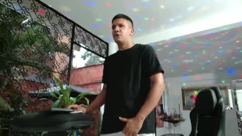 Snapshot of damyan_2003 chatting on September 25, 10:50 pm damyan_2003 online show from September 25, 10:50 pm