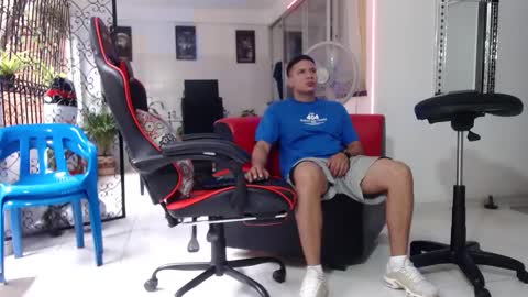 Snapshot of damyan_2003 chatting on January 3, 1:02 pm damyan_2003 online show from January 3, 1:02 pm