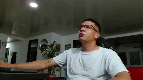 damyan_2003 online show from April 7, 3:41 am