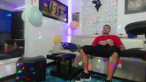 Snapshot of damyan_2003 chatting on February 1, 4:35 am damyan_2003 online show from February 1, 4:35 am