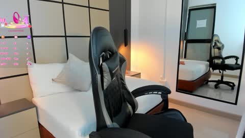 D A N A  online show from January 6, 5:28 pm