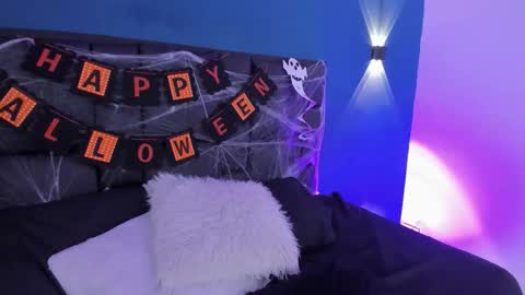 Snapshot of daneska_hiller chatting on October 23, 12:01 am daneska online show from October 23, 12:01 am