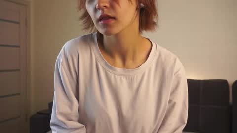 Elvi online show from November 8, 5:49 pm