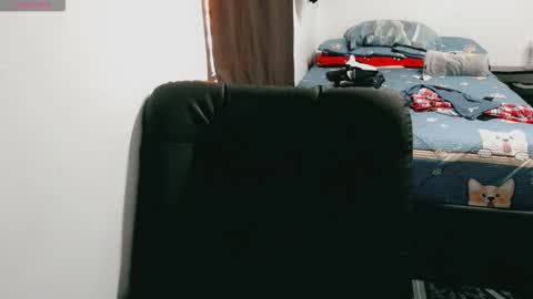 dani y jocelyn online show from December 14, 9:21 pm