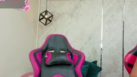 dani_lue online show from April 4, 2:46 pm