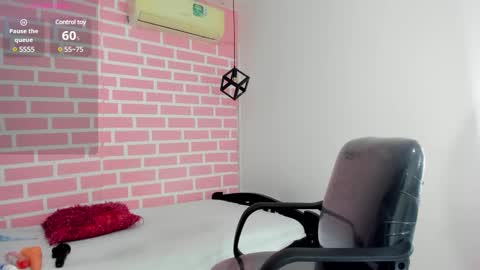 Snapshot of dani_lue chatting on February 12, 12:22 pm dani_lue online show from February 12, 12:22 pm