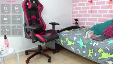 Snapshot of dani_lue chatting on February 16, 12:21 pm dani_lue online show from February 16, 12:21 pm