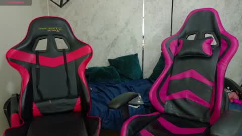 dani_lue online show from April 16, 8:09 pm