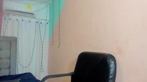 Snapshot of dani_lue chatting on January 24, 11:59 am dani_lue online show from January 24, 11:59 am