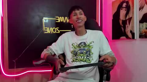 daniel_deluc77 online show from December 18, 12:22 pm