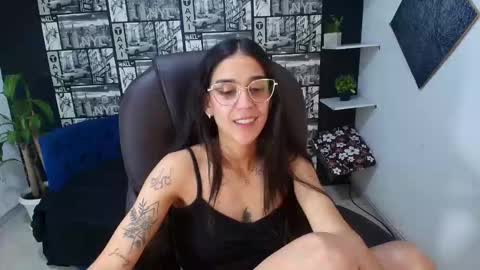 danielamonroe online show from December 16, 12:18 am