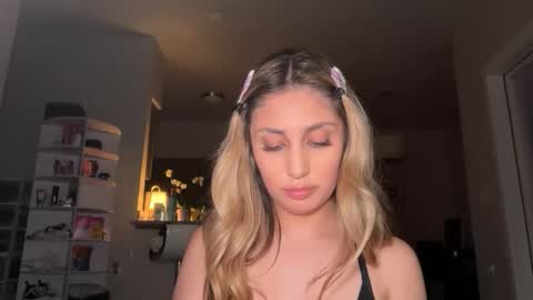 daniellarae1 online show from April 9, 6:19 am