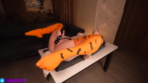 Snapshot of danyandannarearden chatting on October 26, 6:36 am Dany and Anna online show from October 26, 6:36 am