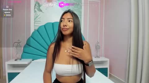 Snapshot of daphne_fox_ chatting on February 18, 2:27 am Daphne  online show from February 18, 2:27 am