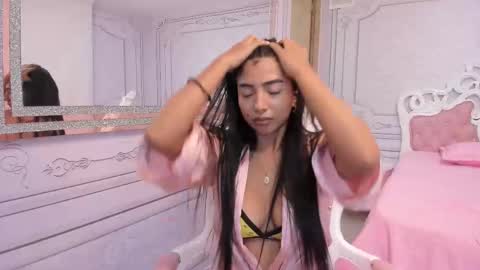 Snapshot of daphne_fox_ chatting on March 9, 9:02 am Daphne  online show from March 9, 9:02 am
