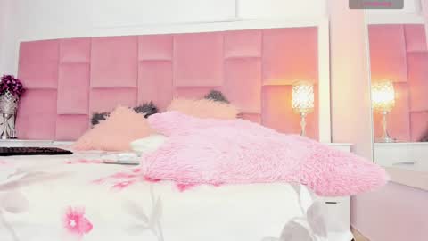 Daphne online show from December 18, 11:40 pm