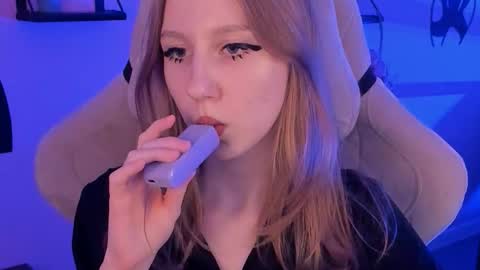 Daria Tate online show from September 20, 11:57 am