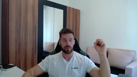 darius_94 online show from May 10, 11:05 am