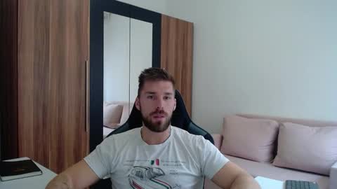 darius_94 online show from March 12, 11:36 am