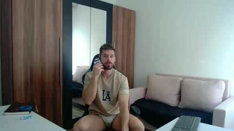 darius_94 online show from March 20, 7:35 am