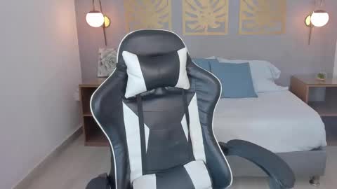 M I K A E L A online show from March 1, 12:01 pm